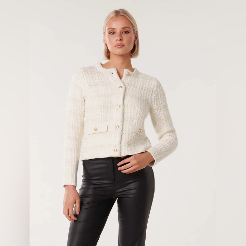✨HOST PICK✨ EVER NEW WHITE BOUCLE JACKET (Size L)